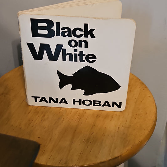 Black on White By Tana Hoban