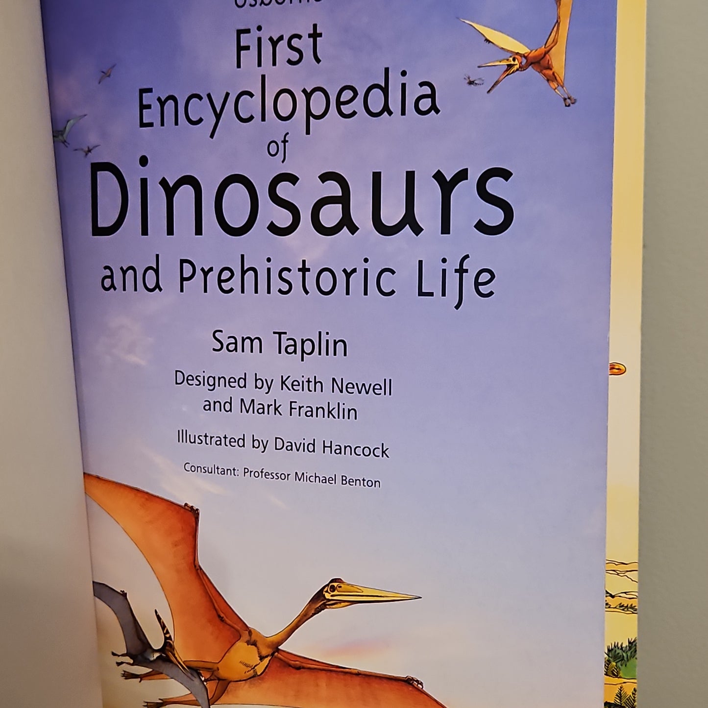 Internet Linked First Encyclopedia of Dinosaurs and Prehistoric Life By Usborne 2004